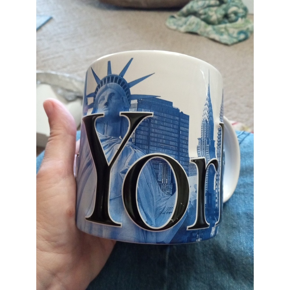 Americaware New York City Souvenir Mug Blue‎ White 3D Embossed Skyline 2007 18oz